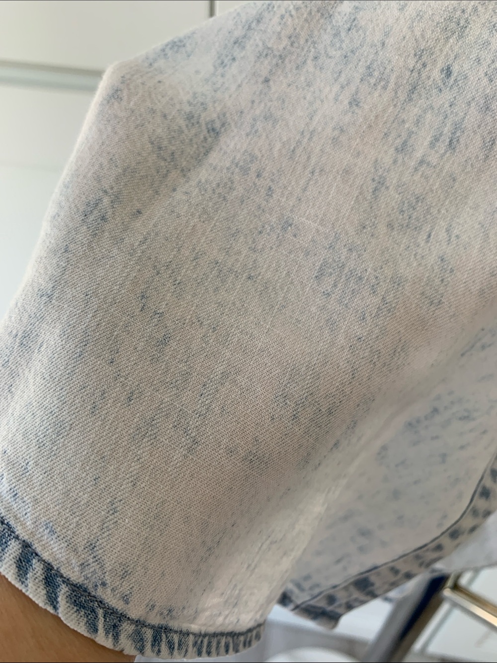 Rails Light Acid Wash Chambray Flutter Sleeve Alena Blouse, Size XS (oversized) - Picture 11 of 11